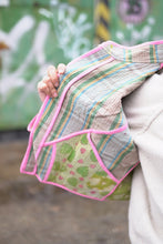 Lade das Bild in den Galerie-Viewer, Kurze Kantha-Jacke