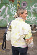 Lade das Bild in den Galerie-Viewer, Kurze Kantha-Jacke