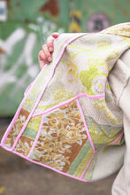 Lade das Bild in den Galerie-Viewer, Kurze Kantha-Jacke