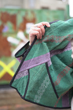 Lade das Bild in den Galerie-Viewer, Kurze Kantha-Jacke