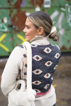 Lade das Bild in den Galerie-Viewer, Kantha Bae Weste