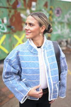 Lade das Bild in den Galerie-Viewer, Kurze Kantha-Jacke