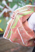 Lade das Bild in den Galerie-Viewer, Kurze Kantha-Jacke
