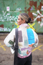 Načíst obrázek do prohlížeče Galerie, Bunda Kantha Short