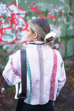 Lade das Bild in den Galerie-Viewer, Kurze Kantha-Jacke
