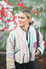 Lade das Bild in den Galerie-Viewer, Kurze Kantha-Jacke