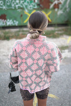 Lade das Bild in den Galerie-Viewer, Kurze Kantha-Jacke