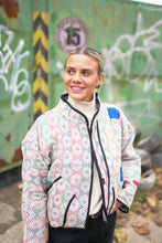 Načíst obrázek do prohlížeče Galerie, Bunda Kantha Short