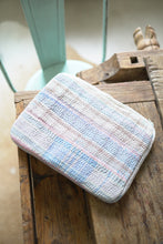 Načíst obrázek do prohlížeče Galerie, Kantha Laptop obal MacBook Air / Pro 13" - 14"