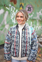 Načíst obrázek do prohlížeče Galerie, Bunda Kantha Short