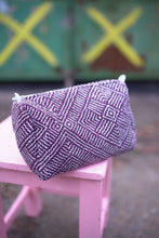 Lade das Bild in den Galerie-Viewer, Krishna-Tasche