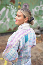 Lade das Bild in den Galerie-Viewer, Kurze Kantha-Jacke