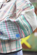Lade das Bild in den Galerie-Viewer, Kurze Kantha-Jacke