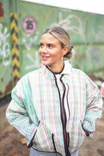 Lade das Bild in den Galerie-Viewer, Kurze Kantha-Jacke