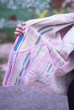 Lade das Bild in den Galerie-Viewer, Lange Kantha-Jacke