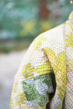 Lade das Bild in den Galerie-Viewer, Kurze Kantha-Jacke