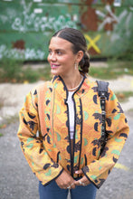 Lade das Bild in den Galerie-Viewer, Kurze Kantha-Jacke