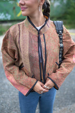 Lade das Bild in den Galerie-Viewer, Kurze Kantha-Jacke