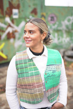 Lade das Bild in den Galerie-Viewer, Kantha Bae Weste