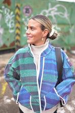Lade das Bild in den Galerie-Viewer, Kurze Kantha-Jacke