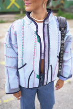 Lade das Bild in den Galerie-Viewer, Kurze Kantha-Jacke