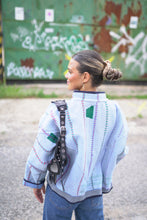 Lade das Bild in den Galerie-Viewer, Kurze Kantha-Jacke