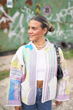 Lade das Bild in den Galerie-Viewer, Kurze Kantha-Jacke