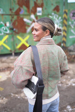 Načíst obrázek do prohlížeče Galerie, Bunda Kantha Short