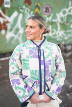 Lade das Bild in den Galerie-Viewer, Kurze Kantha-Jacke