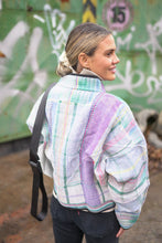 Lade das Bild in den Galerie-Viewer, Kurze Kantha-Jacke