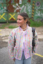 Lade das Bild in den Galerie-Viewer, Kurze Kantha-Jacke
