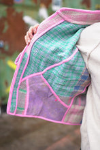 Lade das Bild in den Galerie-Viewer, Kurze Kantha-Jacke
