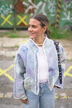 Lade das Bild in den Galerie-Viewer, Kurze Kantha-Jacke
