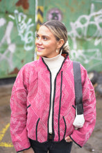 Načíst obrázek do prohlížeče Galerie, Bunda Kantha Short
