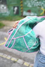 Lade das Bild in den Galerie-Viewer, Kurze Kantha-Jacke

