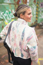 Lade das Bild in den Galerie-Viewer, Kurze Kantha-Jacke
