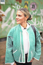 Lade das Bild in den Galerie-Viewer, Kurze Kantha-Jacke
