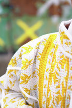 Lade das Bild in den Galerie-Viewer, Kurze Kantha-Jacke
