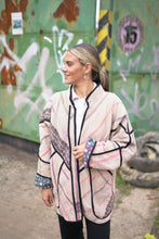 Lade das Bild in den Galerie-Viewer, Lange Kantha-Jacke
