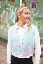 Lade das Bild in den Galerie-Viewer, Kantha Bae Weste

