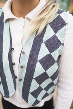 Lade das Bild in den Galerie-Viewer, Kantha Bae Weste
