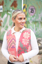Lade das Bild in den Galerie-Viewer, Kantha Bae Weste
