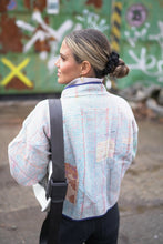 Lade das Bild in den Galerie-Viewer, Kurze Kantha-Jacke
