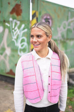 Lade das Bild in den Galerie-Viewer, Kantha Bae Weste
