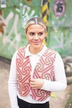 Lade das Bild in den Galerie-Viewer, Kantha Bae Weste
