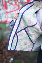 Lade das Bild in den Galerie-Viewer, Kurze Kantha-Jacke
