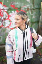 Lade das Bild in den Galerie-Viewer, Kurze Kantha-Jacke
