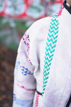 Lade das Bild in den Galerie-Viewer, Kurze Kantha-Jacke
