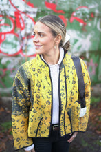 Lade das Bild in den Galerie-Viewer, Kurze Kantha-Jacke

