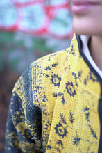 Lade das Bild in den Galerie-Viewer, Kurze Kantha-Jacke
